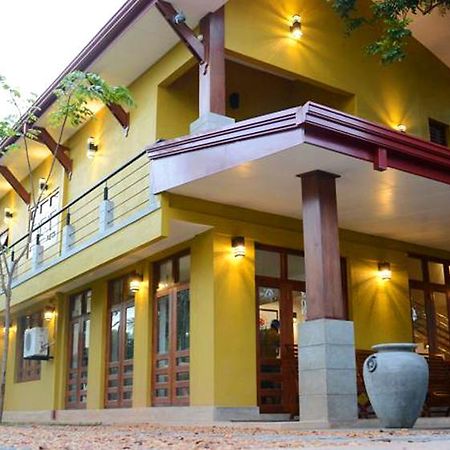 Inlak Garden Hotel Negombo Exteriör bild
