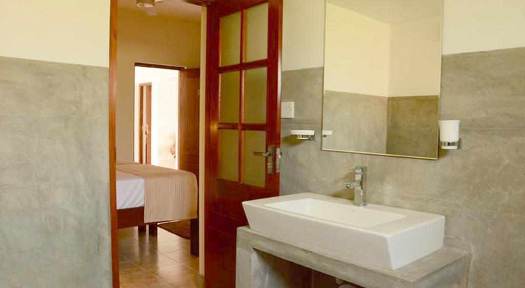 Inlak Garden Hotel Negombo Rum bild