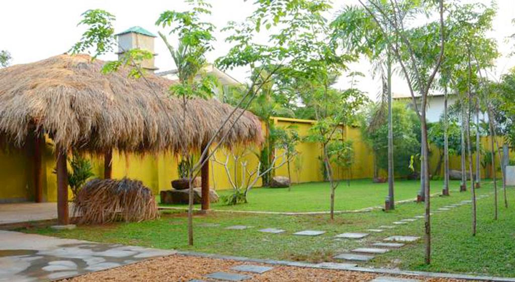 Inlak Garden Hotel Negombo Exteriör bild