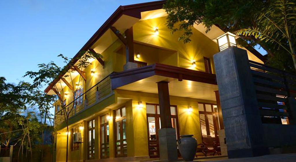 Inlak Garden Hotel Negombo Exteriör bild