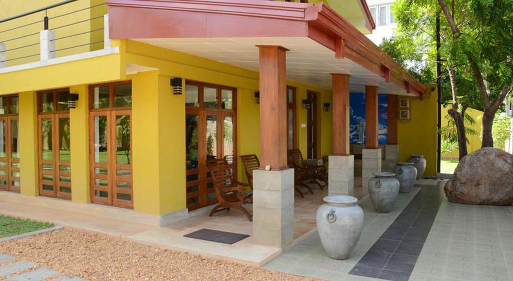 Inlak Garden Hotel Negombo Exteriör bild
