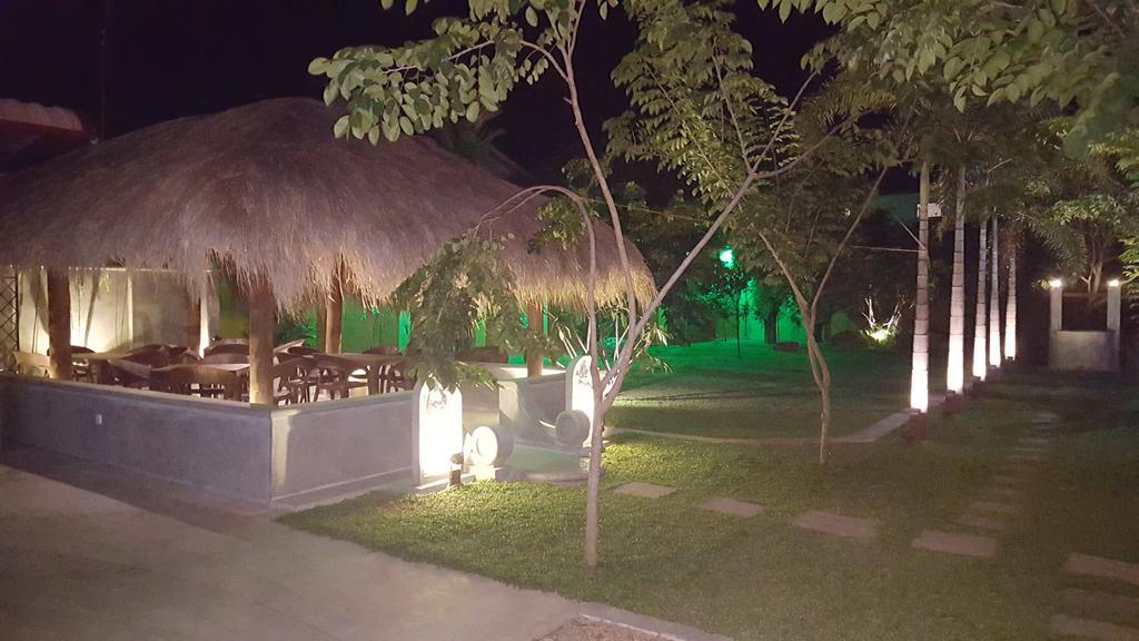 Inlak Garden Hotel Negombo Exteriör bild
