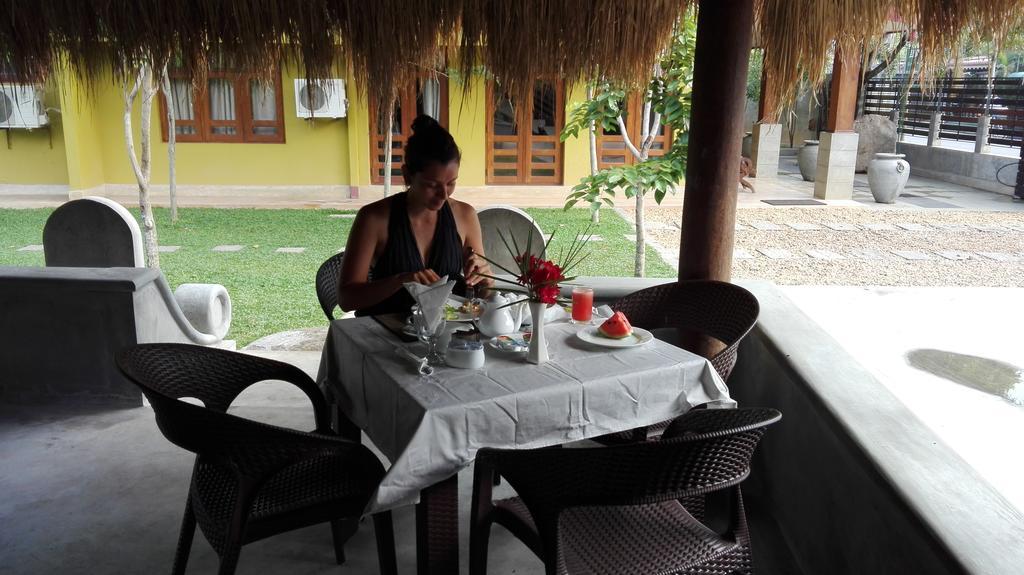 Inlak Garden Hotel Negombo Exteriör bild