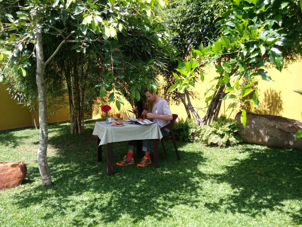 Inlak Garden Hotel Negombo Exteriör bild