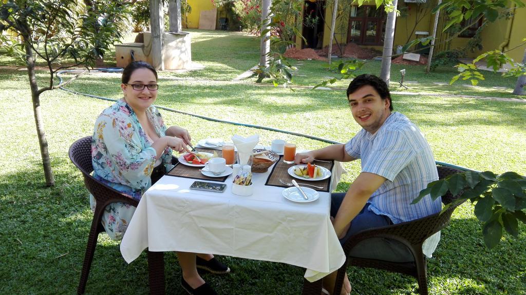 Inlak Garden Hotel Negombo Exteriör bild
